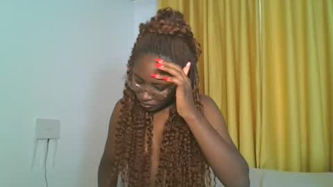 Snapshot of _cutestephanie chatting on 11-05-25, 12:49 STEPH online show from 11-05-25, 12:49