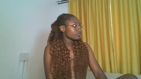 Snapshot of _cutestephanie chatting on 11-10-25, 11:31 STEPH online show from 11-10-25, 11:31