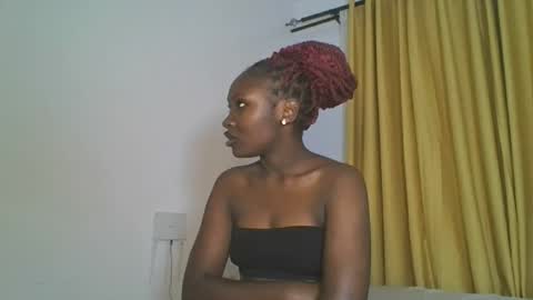 Snapshot of _cutestephanie chatting on 11-23-25, 11:48 STEPH online show from 11-23-25, 11:48