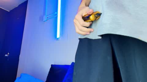 Snapshot of _dantfox_ chatting on 10-15-25, 07:36 Dante online show from 10-15-25, 07:36