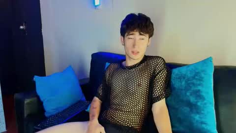 Snapshot of _dantfox_ chatting on 10-20-25, 08:31 Dante online show from 10-20-25, 08:31