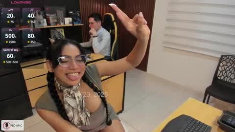 WELCOME TO THE OFFICE online show from 11-23-25, 10:42