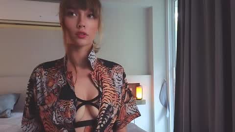 DemiDee online show from 01-24-25, 10:00