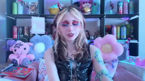 Snapshot of _devilbaby chatting on 05-26-26, 07:48 Kate online show from 05-26-26, 07:48