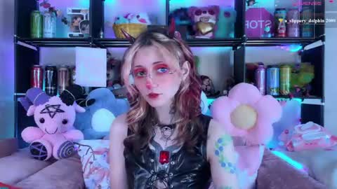 Snapshot of _devilbaby chatting on 06-11-26, 02:53 Kate online show from 06-11-26, 02:53