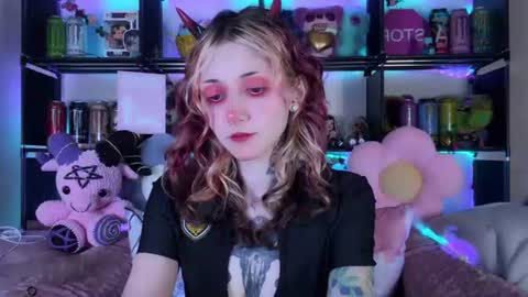 Snapshot of _devilbaby chatting on 06-12-26, 10:08 Kate online show from 06-12-26, 10:08