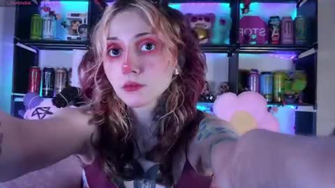 Snapshot of _devilbaby chatting on 06-18-26, 06:12 Kate online show from 06-18-26, 06:12