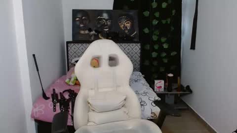 Snapshot of _diamondpamela chatting on 12-17-24, 10:00 ig pame diamond online show from 12-17-24, 10:00