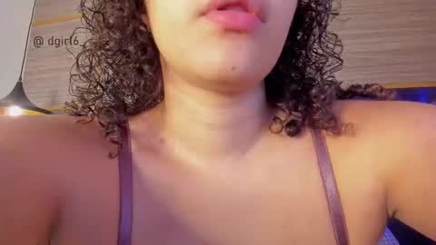 Snapshot of _dollargirl_ chatting on 11-14-25, 02:27 Abril online show from 11-14-25, 02:27