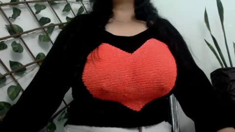 Snapshot of _donniia_ chatting on 01-12-25, 01:05 Dannia online show from 01-12-25, 01:05