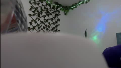 Snapshot of _donniia_ chatting on 01-27-25, 12:37 Dannia online show from 01-27-25, 12:37