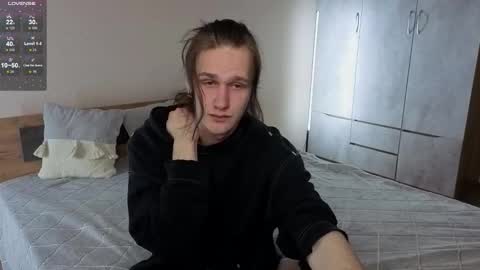 Snapshot of _dream_boys_ chatting on 11-17-25, 10:37 _dream_boys_ online show from 11-17-25, 10:37