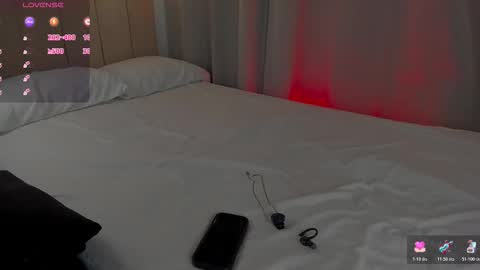 Snapshot of _e_m_m_a_1 chatting on 11-18-25, 11:58 Emma and Tonny online show from 11-18-25, 11:58