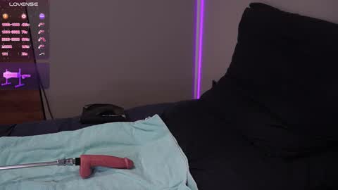 Snapshot of _eelusivee_ chatting on 02-05-26, 10:31 Elli online show from 02-05-26, 10:31