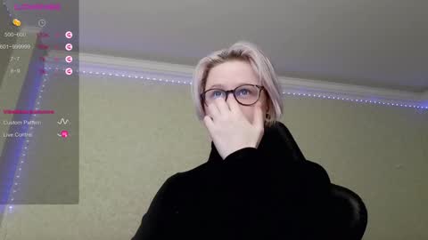 Snapshot of _elven_dreams__ chatting on 12-01-24, 09:48 chloue and Gretta online show from 12-01-24, 09:48