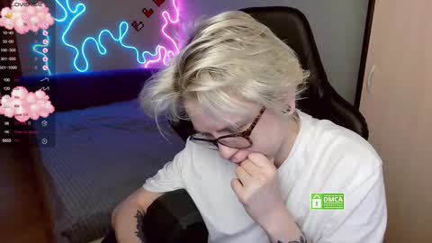 Snapshot of _elven_dreams__ chatting on 11-08-25, 08:14 chloue and Gretta online show from 11-08-25, 08:14