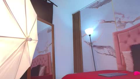 Snapshot of _ema_jones_ chatting on 11-08-25, 11:32 Ema online show from 11-08-25, 11:32