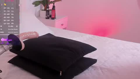 Emily Queen online show from 07-25-26, 06:00