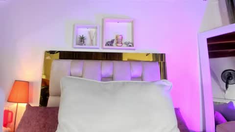 Isabella online show from 10-24-25, 12:01