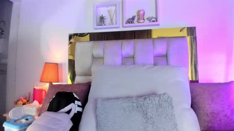 Isabella online show from 10-25-25, 12:02