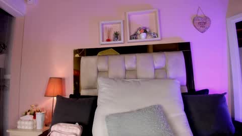 Isabella online show from 04-22-26, 12:07