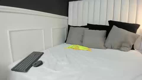 Emma online show from 09-18-25, 02:08