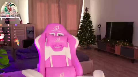 Mia  online show from 12-15-24, 06:29