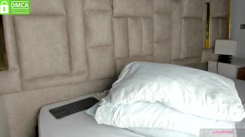 Snapshot of _eris_rose chatting on 10-18-25, 07:58 _eris_rose online show from 10-18-25, 07:58