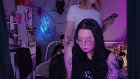 Snapshot of _favorite_ chatting on 11-02-25, 09:06 KENDALL NATHAN MARRY RYANPVT IS OPEN online show from 11-02-25, 09:06