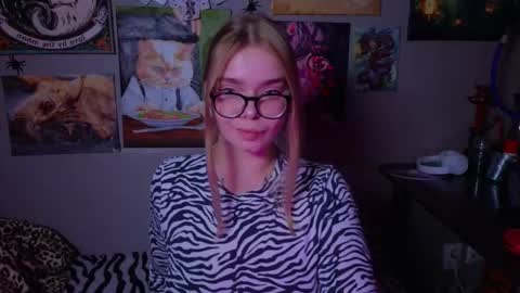 Snapshot of _favorite_ chatting on 11-15-25, 07:43 KENDALL NATHAN MARRY RYANPVT IS OPEN online show from 11-15-25, 07:43