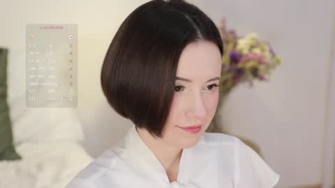 Snapshot of _female_essence_ chatting on 12-22-24, 11:31 Essie online show from 12-22-24, 11:31