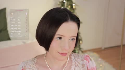 Snapshot of _female_essence_ chatting on 12-31-24, 01:04 Essie online show from 12-31-24, 01:04