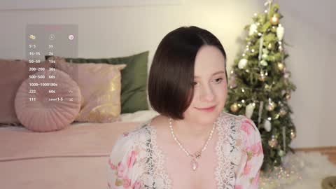 Snapshot of _female_essence_ chatting on 01-11-25, 12:33 Essie online show from 01-11-25, 12:33