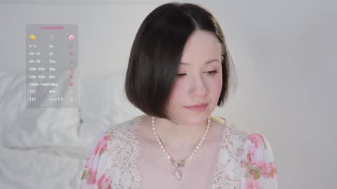 Snapshot of _female_essence_ chatting on 02-06-25, 05:46 Essie online show from 02-06-25, 05:46