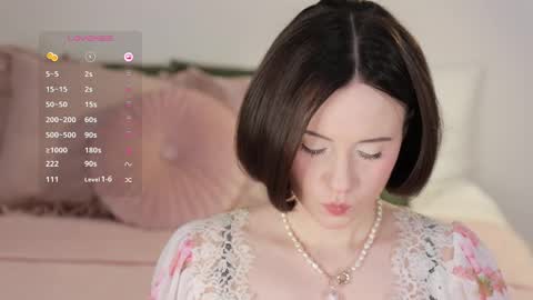 Snapshot of _female_essence_ chatting on 03-06-25, 10:20 Essie online show from 03-06-25, 10:20