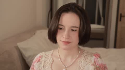 Essie  online show from 04-16-26, 06:30