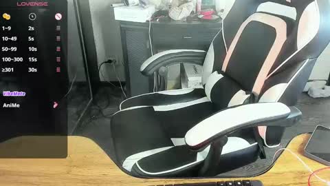 Snapshot of _feralberry__ chatting on 12-10-24, 06:01 Alis online show from 12-10-24, 06:01