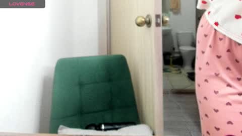 Snapshot of _feralberry__ chatting on 03-03-25, 05:20 Alis online show from 03-03-25, 05:20