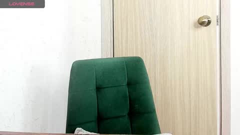 Snapshot of _feralberry__ chatting on 03-05-25, 10:11 Alis online show from 03-05-25, 10:11