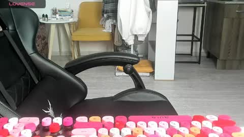 Snapshot of _feralberry__ chatting on 03-26-26, 08:42 Alis online show from 03-26-26, 08:42