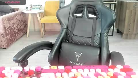 Snapshot of _feralberry__ chatting on 03-27-26, 09:42 Alis online show from 03-27-26, 09:42