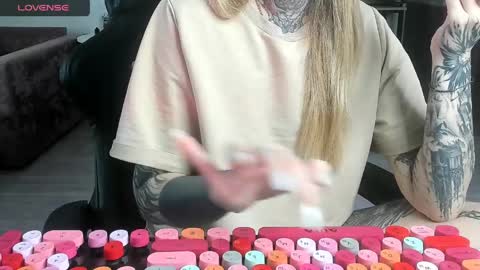 Snapshot of _feralberry__ chatting on 03-28-26, 09:09 Alis online show from 03-28-26, 09:09