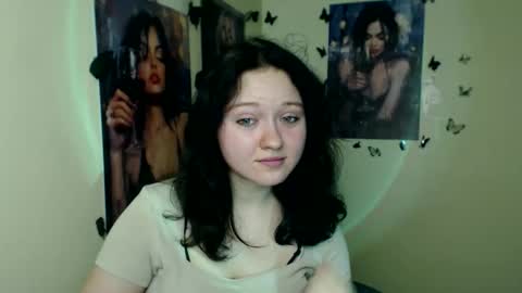 Snapshot of _foxy_lady chatting on 11-15-25, 07:49 Alice online show from 11-15-25, 07:49