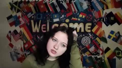 Snapshot of _foxy_lady chatting on 11-17-25, 07:14 Alice online show from 11-17-25, 07:14