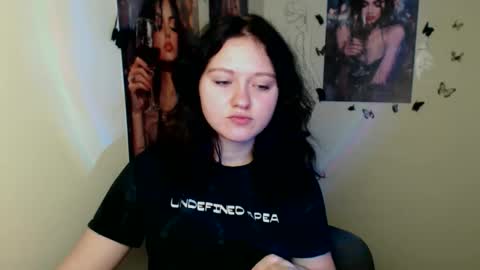 Snapshot of _foxy_lady chatting on 11-18-25, 07:13 Alice online show from 11-18-25, 07:13