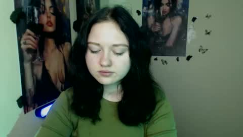 Snapshot of _foxy_lady chatting on 11-24-25, 06:57 Alice online show from 11-24-25, 06:57