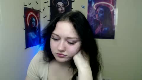 Snapshot of _foxy_lady chatting on 11-26-25, 06:58 Alice online show from 11-26-25, 06:58