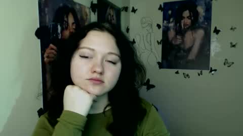 Snapshot of _foxy_lady chatting on 12-05-25, 07:28 Alice online show from 12-05-25, 07:28