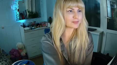 Snapshot of _glamorous_ chatting on 02-10-25, 09:04 _glamorous_ online show from 02-10-25, 09:04