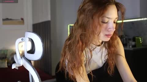 Snapshot of _guesswhat_ chatting on 10-22-25, 02:17 Katarina online show from 10-22-25, 02:17